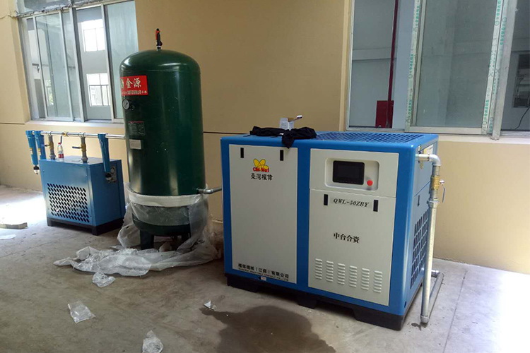 某塑料制品企業選用權偉螺桿空壓機