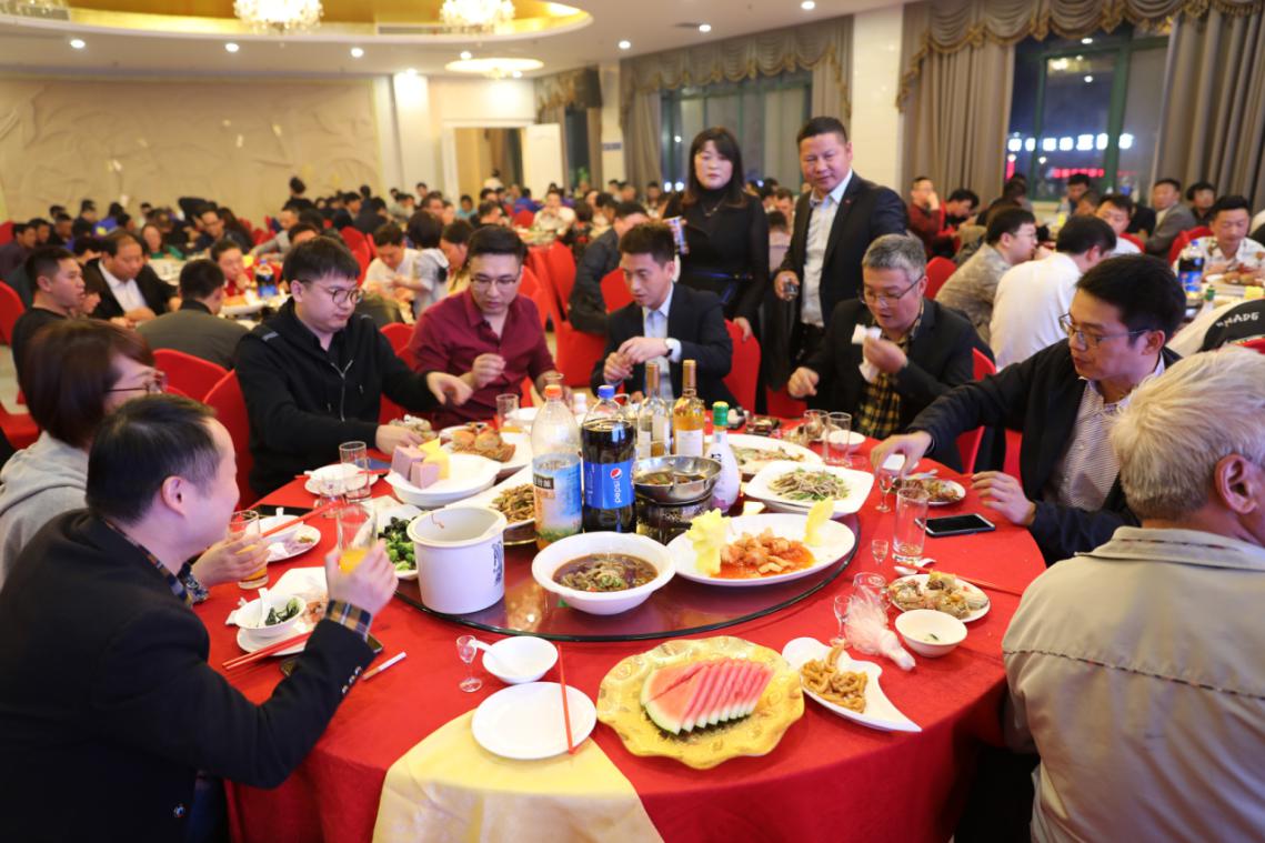 權(quán)偉集團(tuán)“答蟹會(huì)”晚宴 權(quán)偉集團(tuán)“答蟹會(huì)”晚宴