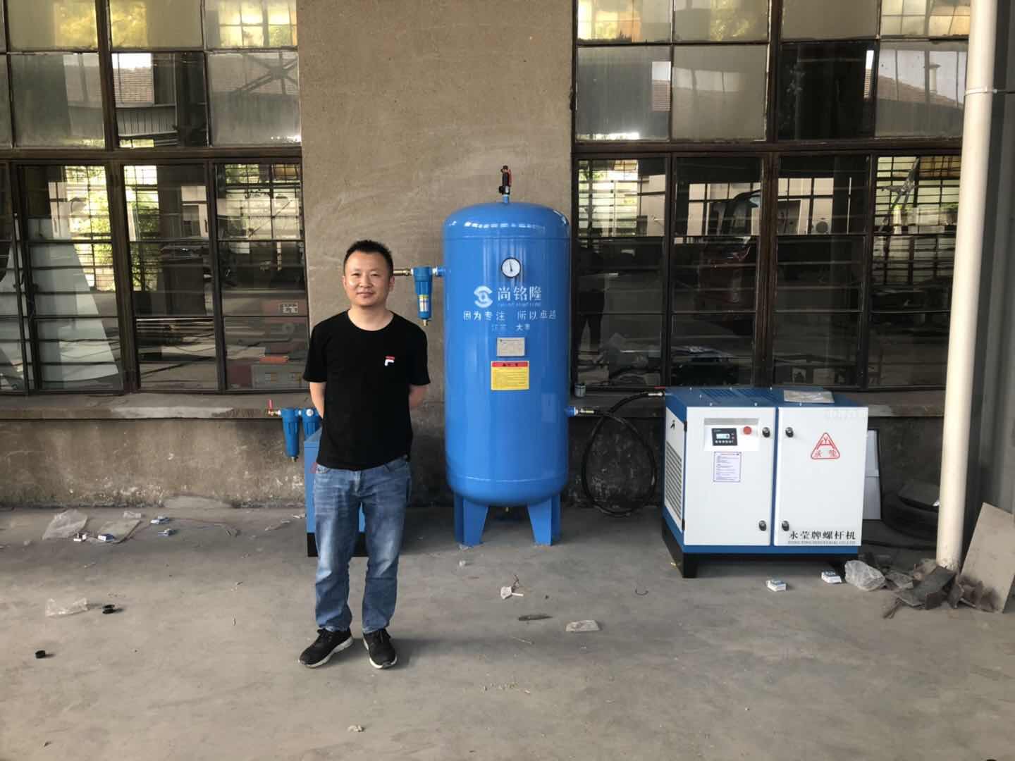 7.5KW螺桿空壓機(jī) 7.5KW螺桿空壓機(jī)