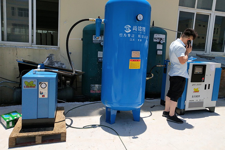 權(quán)偉永瑩螺桿空壓機廠家 權(quán)偉永瑩螺桿空壓機廠家