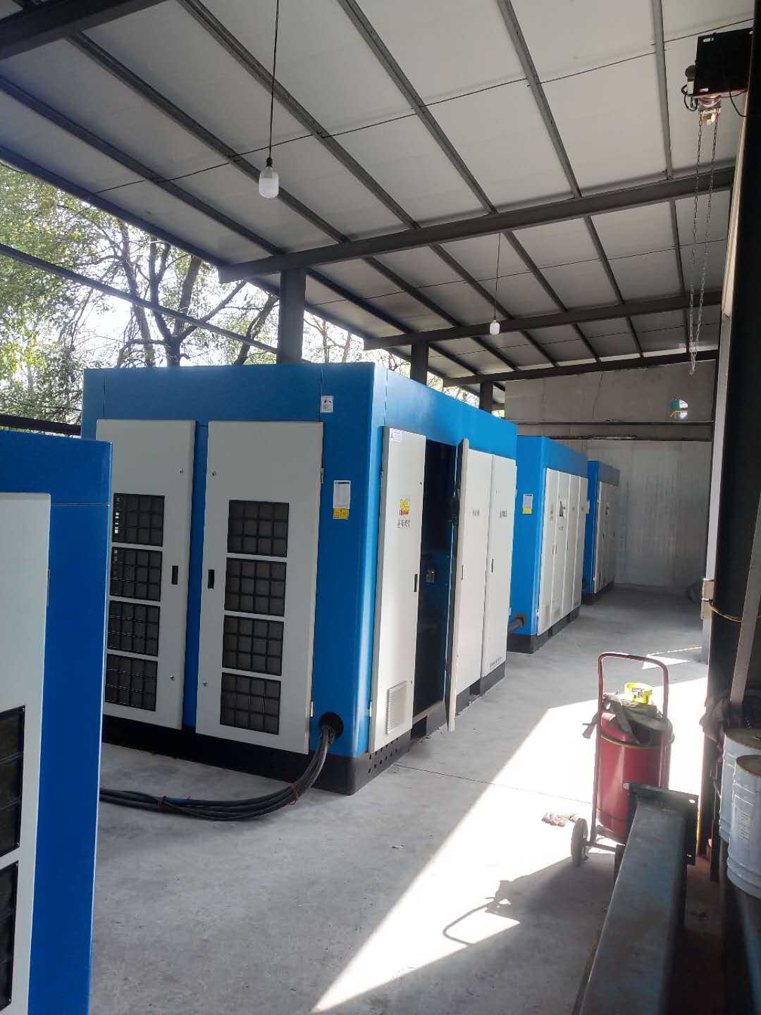 權(quán)偉激光切割螺桿空壓機 權(quán)偉激光切割螺桿空壓機