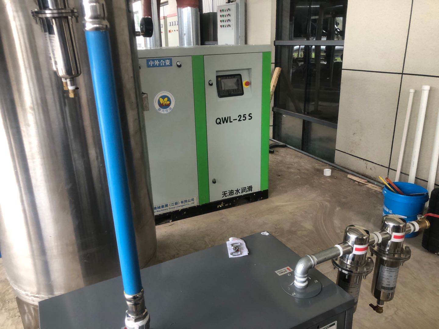 權(quán)偉,永瑩無(wú)油水潤(rùn)滑空壓機(jī) 權(quán)偉,永瑩無(wú)油水潤(rùn)滑空壓機(jī)